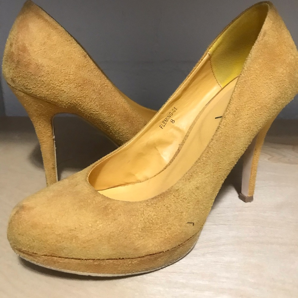 Yellow Suede-like heels